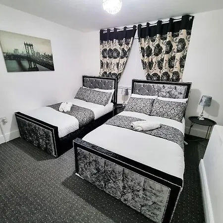 Holiday home Nc23, Setup For Your Amazing & Relaxed + Free Parking + Free Fast Wifi