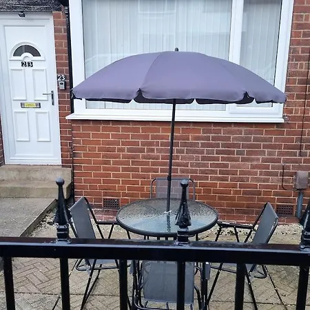 Holiday home Nc23, Setup For Your Amazing & Relaxed + Free Parking + Free Fast Wifi