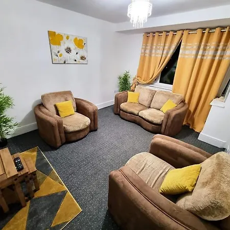 Nc23, Setup For Your Amazing & Relaxed + Free Parking + Free Fast Wifi ليدز